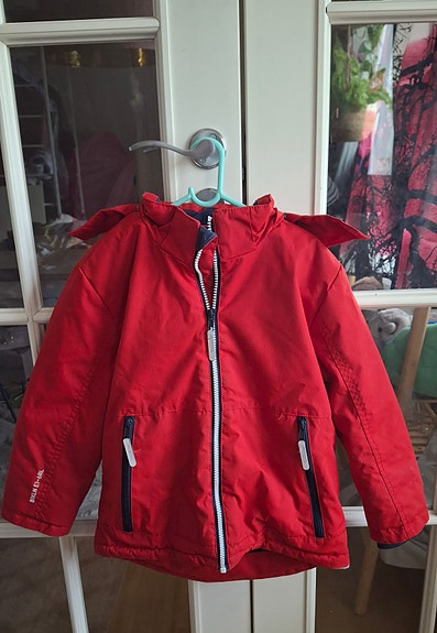 Punainen lasten unisex toppatakki, koko 116