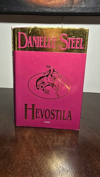 Danielle Steel, Hevostila