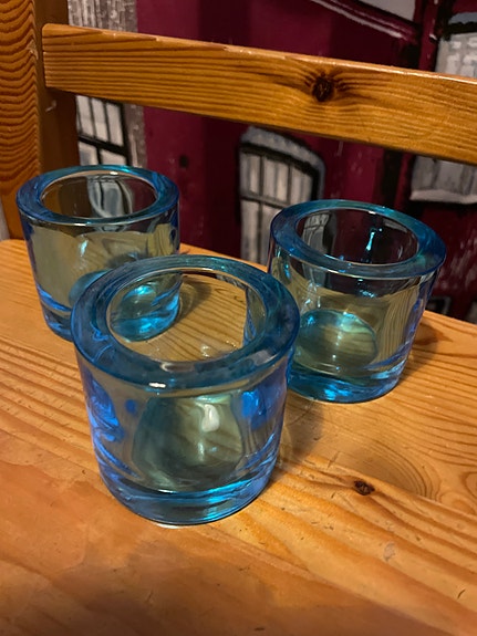 Kolme Iittala Marimekko tuikkua