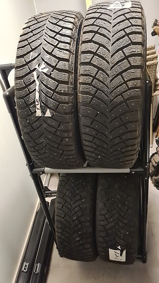 Michelin X-Ice North 4 -nastarenkaat Borbetin VW-alumiinivanteilla