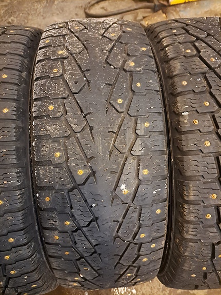 215/60R17C 109/107R Nokian Hakkapeliitta C3 nastarenkaat 2kpl