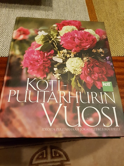 Kotipuutarhurin vuosi. Paula Ritanen-Närhi
