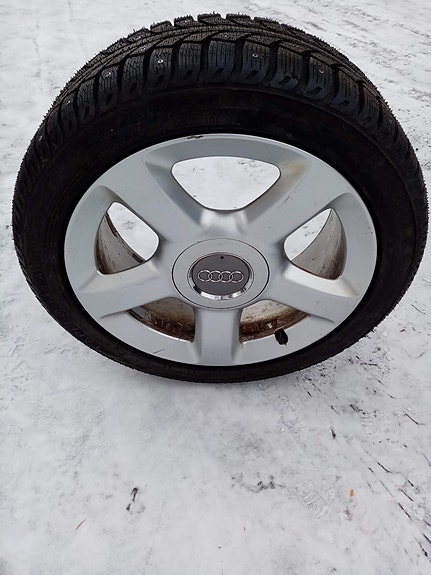 Audi 225/45 R 17 Nastarenkaat