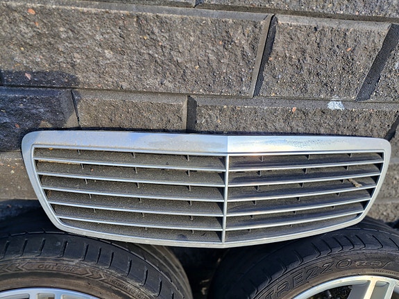 MB Avantgarde W211 etumaski / etusäleikkö