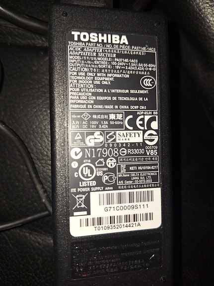 TOSHIBA KANNETTAVAN LATURI