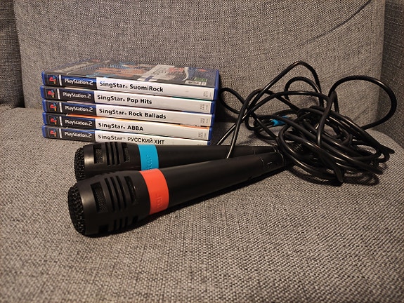 SingStar 2x Mikrofonit + 5 peliä