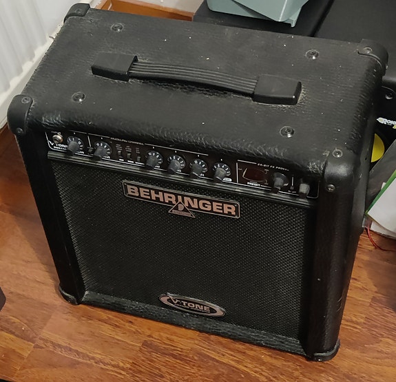 Behringer V tone vahvistin