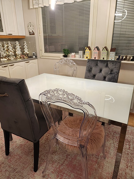 Ruokapöytä. Ikea, maitolasi, siisti kuntoinen. 65€