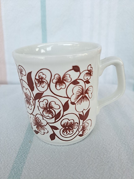 Ihastuttava englantilainen vintage-muki