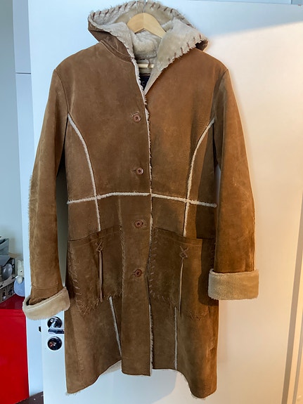 Naisten kelsiturkki -tyylinen nahkatakki (hupullinen)