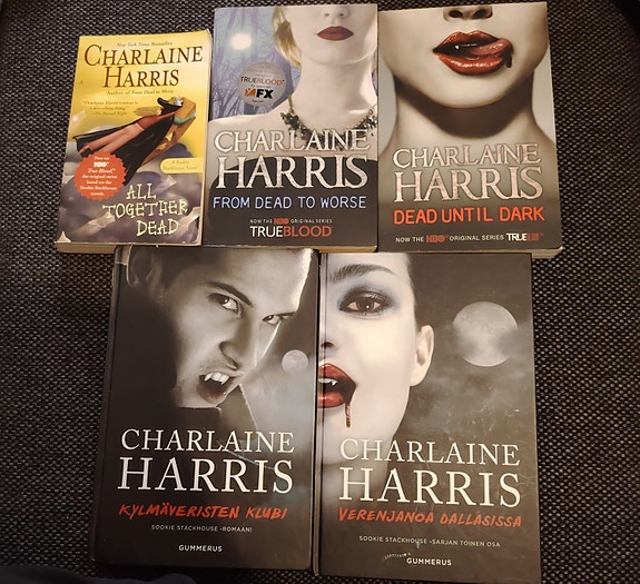 Charlaine Harris Sookie Stackhouse kirjoja