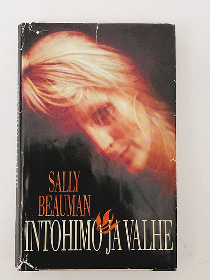 Sally Beauman: Intohimo ja valhe