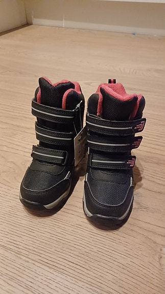 Uudet talvikengät koko 25