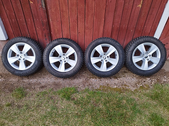 Skoda nastarenkaat 16"