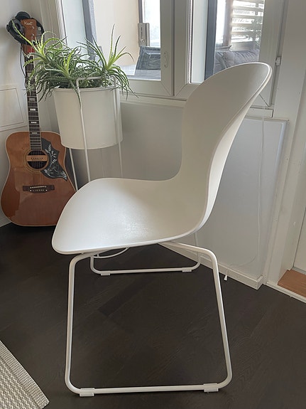 Myydään 2 kpl Arne Jacobsenin Fritz Hansen tuoleja yhteishintaan