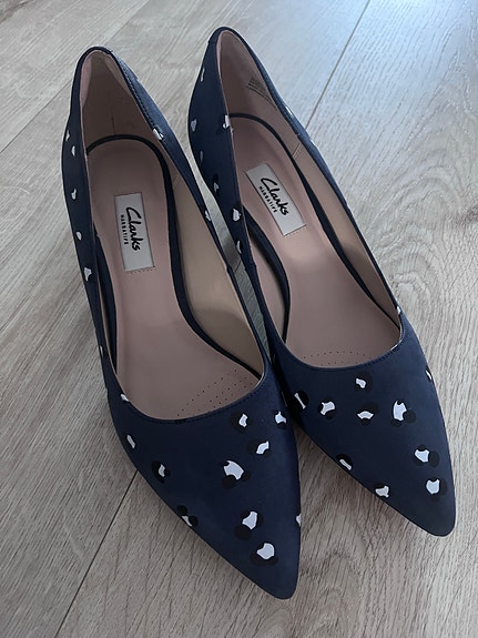Clarks Korkokengät 38-39 siniset valkomustilla kuvioilla