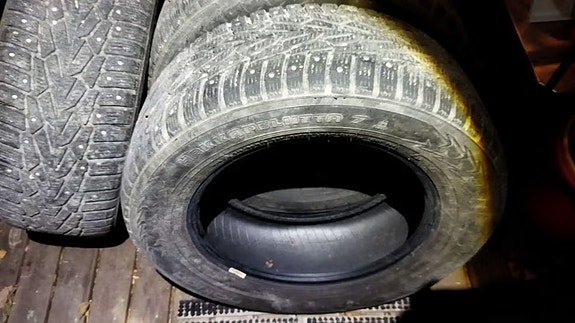 4kpl  215/60/16 Nokian Hkpl 7, pintaa yli puolet, yli 5mm. kesään tai talveen