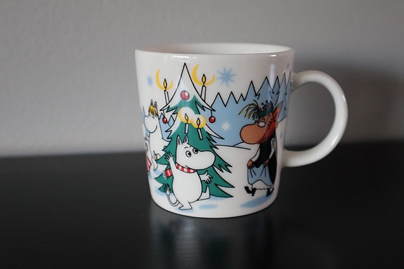Muumimuki Kuusen alla