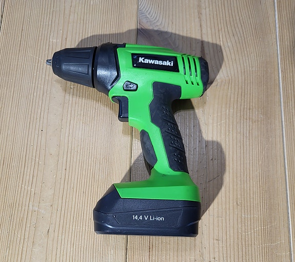 Akkukäyttöinen porakone/ruuvinväännin Kawasaki
