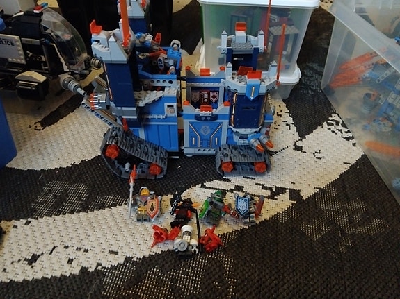 Lego nexo knights. Liikkuva linna