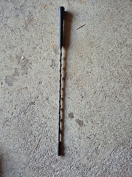Auton antenni
