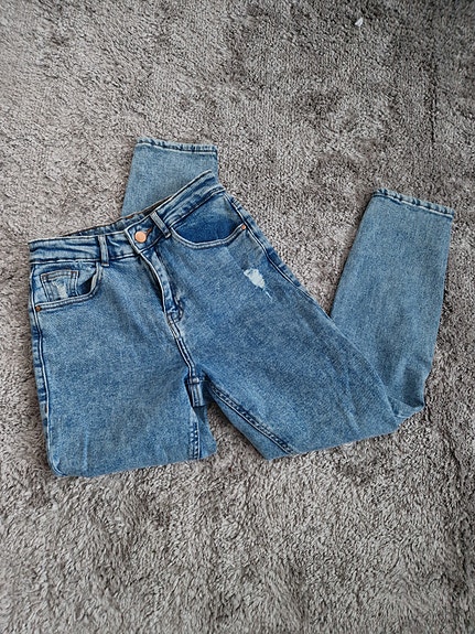Korkeavyötäröiset farkut / mom jeans