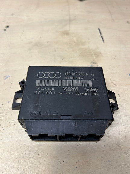 Audi parkkitutkan ohjainboksi 4F0919283A
