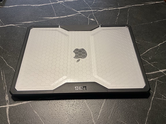 UAG suojakotelo MacBook Air M2-4