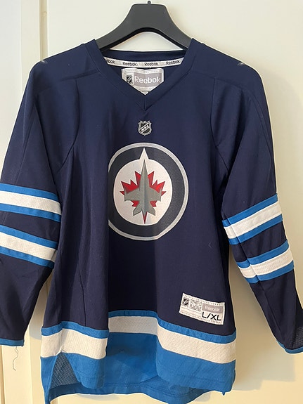 Patrik Laineen Winnipeg Jetsin pelipaita