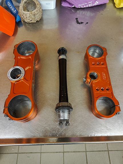 KTM koneistetut t-palat