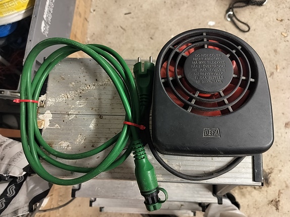DEFA johto 2.5m ja 1200w sisätilan lämmitin