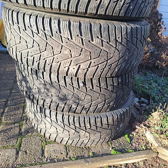 Hankook Winter i*Pike RS2 W429 215/65R16 nastarenkaat