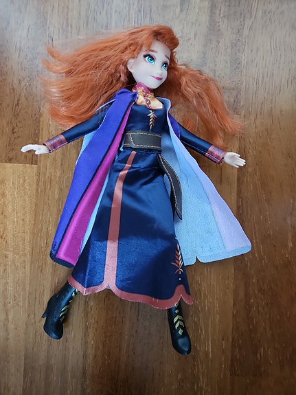Disney Frozen Anna Laulava Nukke
