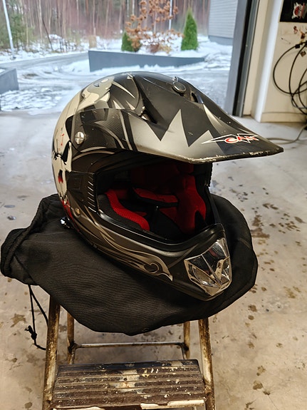 Lasten crossi kypärä