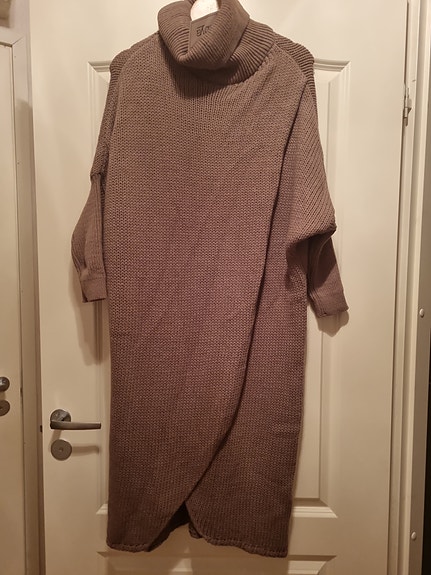 UUSI ruskea neule/ mekko