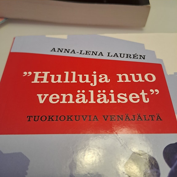 "Hulluja nuo venäläiset" Anne-Lena Lauren