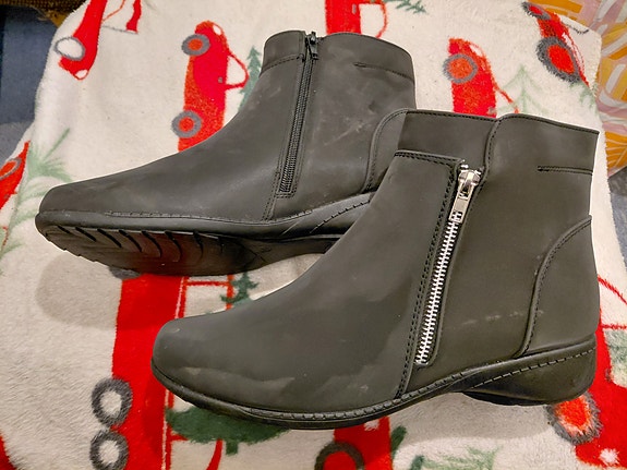 Naisten Bonprix nilkkurit, koko 43