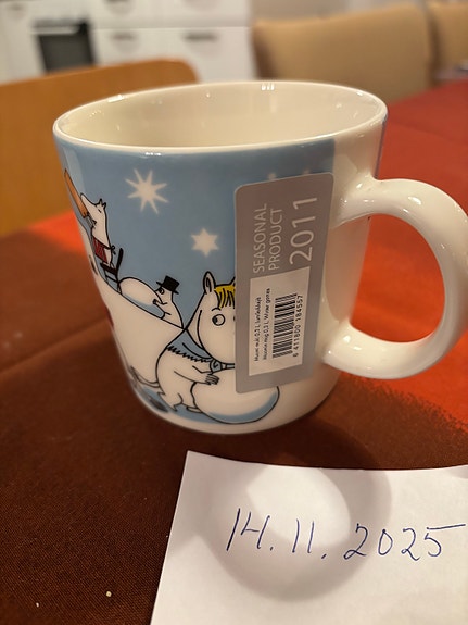 Lumileikkejä muumimuki