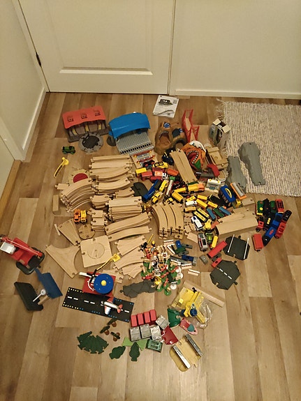 BRIOn ja yhteensopivien merkkien puinen junarata ja lisäosat