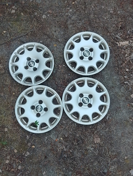 Nissan 15" pölykapselit