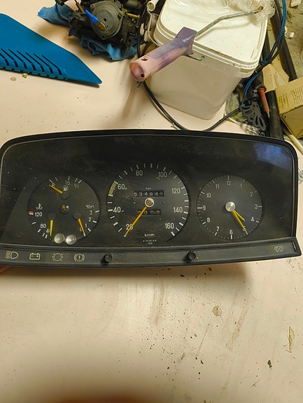 Mercedes-Benz w123 300d Mittaristo auton kojelauta