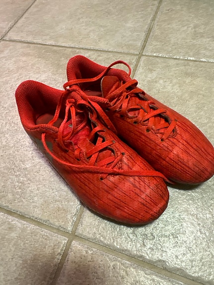 Adidas jalkapallokengät nappikset 31