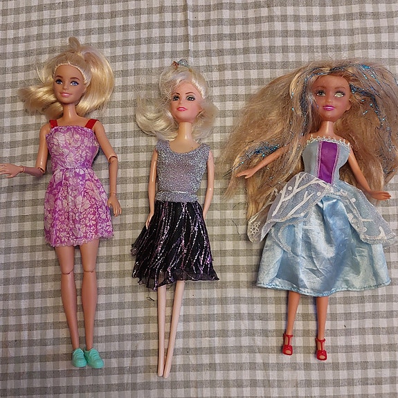 Barbie-nuket 3 kpl erilaisissa vaatteissa
