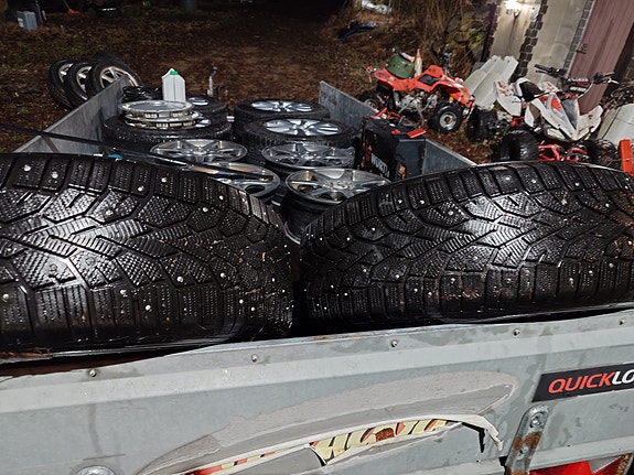 Nastarenkaat 235/65r17