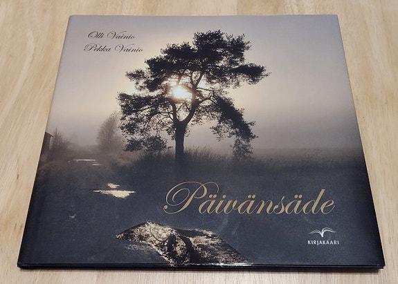 Päivänsäde-runokirja (Olli ja Pekka Vainio 2012, nimikirjoituksella)