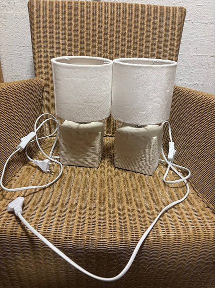 Myyn kaksi lattiavalaisinta kotiini - selling two floor lamps for my home