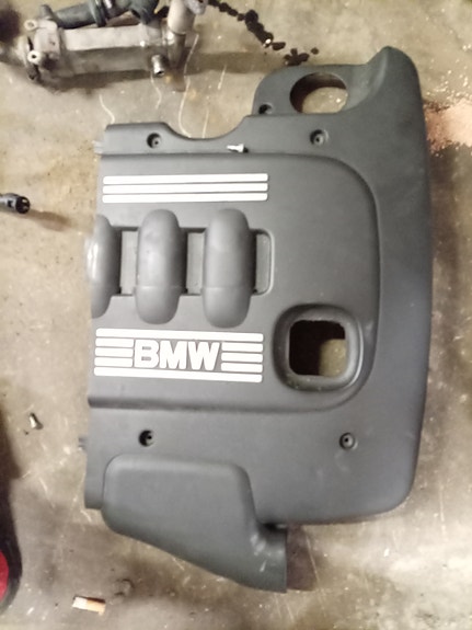 Bmw e61 520 moottorin suoja