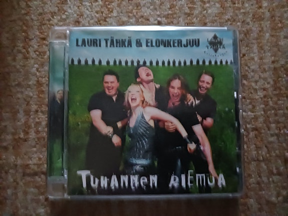 Lauri Tähkä & Elonkerjuu Tuhannen riemua