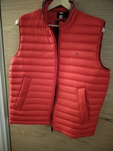 Tommy Hilfiger kevytuntuva toppaliivi