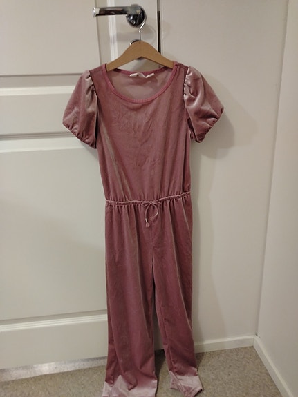 Tyttöjen jumpsuit-haalari